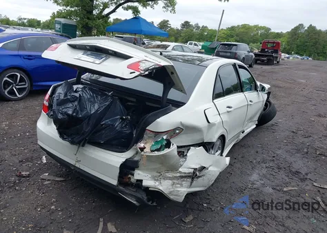 2012 Mercedes-Benz E 350 4Matic из США, поврежденный, VIN WDDHF8JB0CA617046